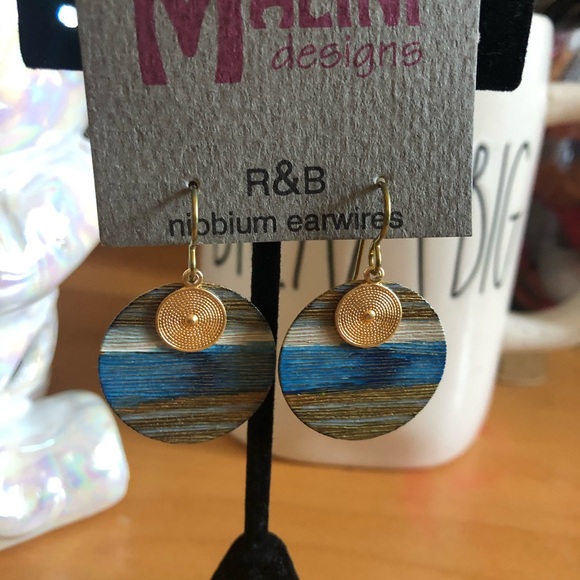2 Pairs Earrings: Warrior Hoops & Maverick Slides - Picture 2 of 3